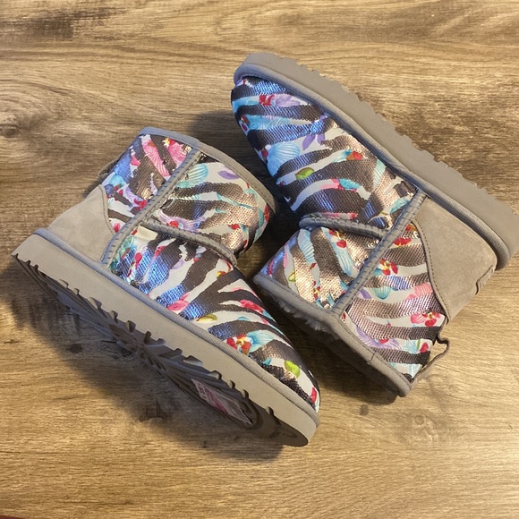 UGG CLASSIC SHORT GRAY TIGER SIZE 7 - Picture 3 of 6